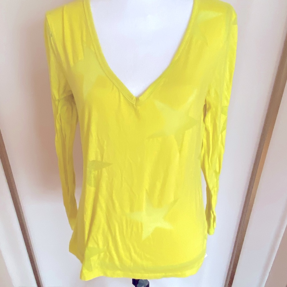 Long sleeve v neck star shirt